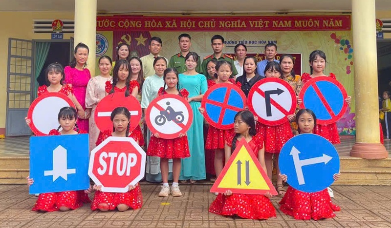 Công an xã Hòa Bắc phát huy vai trò nòng cốt trong công tác bảo đảm trật tự an toàn giao thông trên địa bàn xã